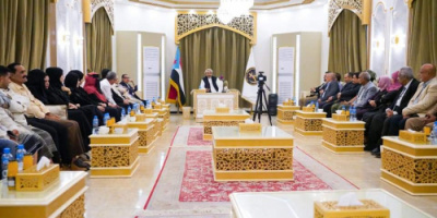 الرئيس الزُبيدي يلتقي نخبة من الصحفيين والإعلاميين الجنوبيين