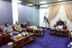 اللواء بن بريك يلتقي مدير عام صندوق صيانة الطرق في العاصمة عدن