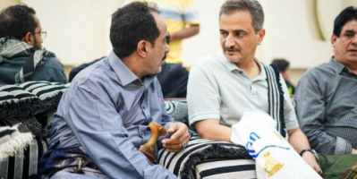 مدير عام خورمكسر “الزهري” يستقبل جموع المعزّين في وفاة شقيقه