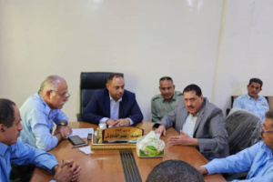 مدير أمن العاصمة عدن يتفقد الهجرة والجوازات ويوجه بالتعاون مع المواطنين