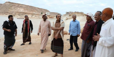 محافظ حضرموت يتفقد أوضاع مديرية الديس الشرقية ويوجه بتوفير المحروقات لمحطة الكهرباء