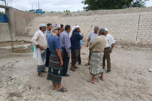 انتقالي أبين ولجنة وزارة الزراعة يطلعان على واقع أضرار تدفق السيول في قناة ميكلان بخنفر