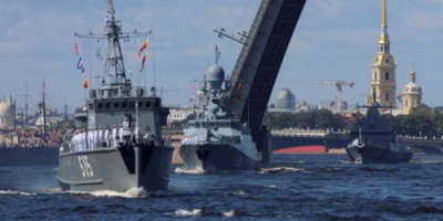 سفن حربية روسية تدخل البحر الأحمر 