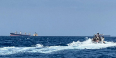 القيادة الأمريكية تعلن عن تدمير زورق في البحر الأحمر
