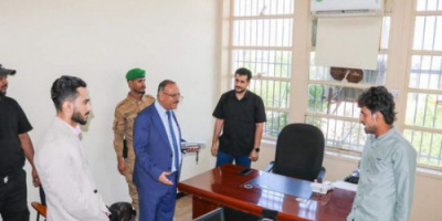 وزير النقل يتفقد الانضباط الوظيفي بديوان الوزارة في عدن