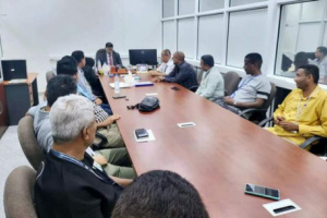 رئيس هيئة الطيران يتفقد الأوضاع بمطار الريان