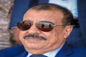 اللواء بن بريك يُعزّي محافظ محافظة لحج بوفاة نجله