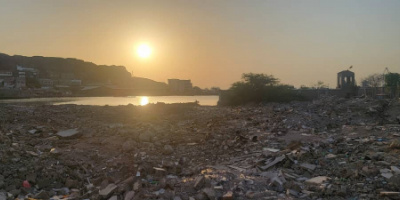 الرئيس الزُّبَيْدي يمنح إهالي المعلا موقع لإنشاء متنفس اسري مطل على البحر 