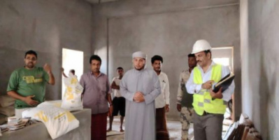 محافظ سقطرى يتفقد سير العمل بمبنى السلطة المحلية