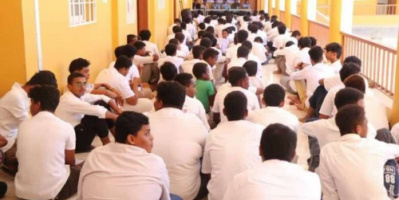 إدارة شرطة السير بالمهرة تنظم محاضرة توعوية لطلاب المدارس في سيحوت