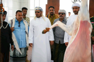 بدعم الهلال الإماراتي .. المحافظ الثقلي يدشن مشروع توزيع اضاحي العيد