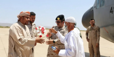 الثقلي والأحمري يستقبلان ضيوف بيت الله الحرام بمطار سقطرى الدولي