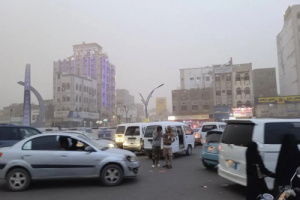 عاجل: عاصفة رملية تضرب العاصمة عدن 