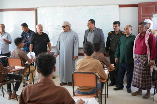 محافظ سقطرى يدشن الامتحانات النهائية لمرحلة الثانوية العامة بالمحافظة محافظ سقطرى يدشن الامتحانات النهائية لمرحلة الثانوية العامة بالمحافظة