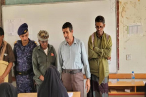 رئيس انتقالي حجر ونائب مدير مكتب التربية بساحل حضرموت يتفقدان سير الاختبارات الوزارية بالمديرية