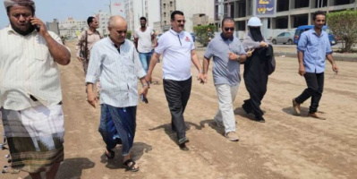 الداؤودي يتفقد مستوى إنجاز مشروع إعادة تأهيل الطريق بين دواري “السفينة” و”بنك عدن”