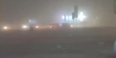 موجة رياح شديدة مصحوبه بالغبار تضرب العاصمة عدن