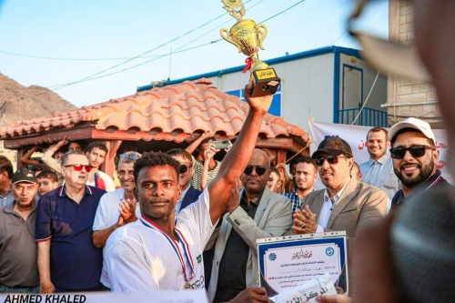 الطمبشي يبارك للسباح “باهرب”المركز الثاني في بطولة عدن الـ12 الطمبشي يبارك للسباح “باهرب”المركز الثاني في بطولة عدن الـ12