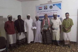 انتقالي السوم يقدم دعما ماليا لعدد من مدارس المديرية