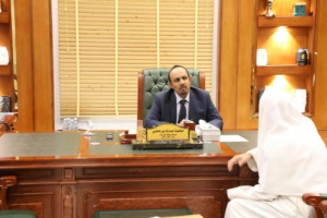 محافظ حضرموت يناقش مع مستشار وزارة الأوقاف الدكتور ناظم باحبارة تعزيز رسالة المسجد ونشر قيم الخير