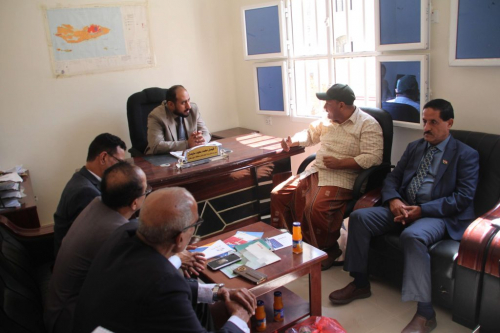 فريق التواصل وتعزيز الوعي السياسي يزور مكتب النفط والمعادن في محافظة سقطرى