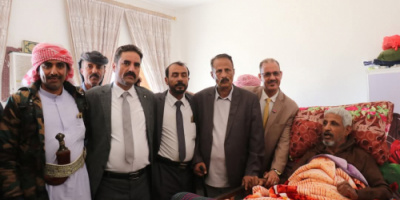 فريق التواصل وتعزيز الوعي السياسي يزور المناضل محمد عوض زعبنوت في منزله للاطمئنان على صحته