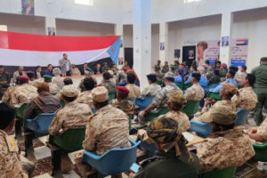 فريق التواصل وتعزيز الوعي السياسي يلتقي القيادات العسكرية والأمنية في سقطرى