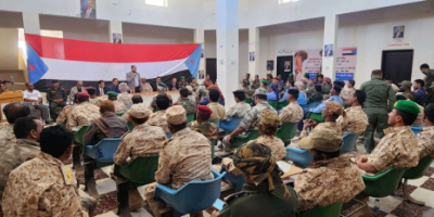 فريق التواصل وتعزيز الوعي السياسي يلتقي القيادات العسكرية والأمنية في سقطرى