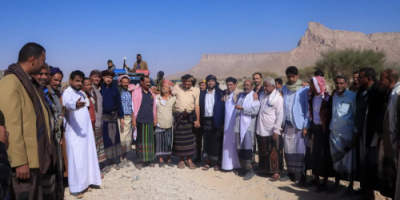 فريقا التواصل وتعزيز الوعي السياسي  للانتقالي يلتقيان في منطقة حدودية بين شبوة ووادي حضرموت