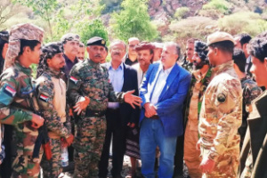 فريق التواصل يتفقد قوات الحزام الأمني بقطاع سباح المرابطة في الخطوط الأمامية لجبهة حدق