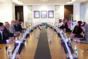 الوزير باذيب يبحث مع نظيره السعودي تعزيز الشراكة الاستراتيجية الرقمية بين البلدين