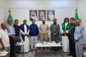 فريق التواصل وتعزيز الوعي السياسي بالمجلس الانتقالي يلتقي قائد قوة 808 لدعم الإسناد بسقطرى