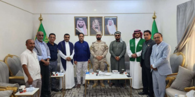 فريق التواصل وتعزيز الوعي السياسي بالمجلس الانتقالي يلتقي قائد قوة 808 لدعم الإسناد بسقطرى