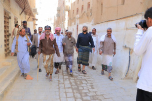 فريق التواصل وتعزيز الوعي السياسي يزور مدينة شبام التاريخية