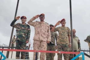 قائد الحزام الأمني بسقطرى يشيد بالانضباط العسكري ويوجه بتعزيز الجاهزية القتالية