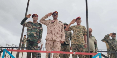 قائد الحزام الأمني بسقطرى يشيد بالانضباط العسكري ويوجه بتعزيز الجاهزية القتالية