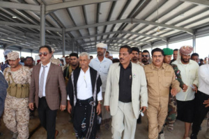 فريق التواصل وتعزيز الوعي السياسي يزور ميناء الشحر 