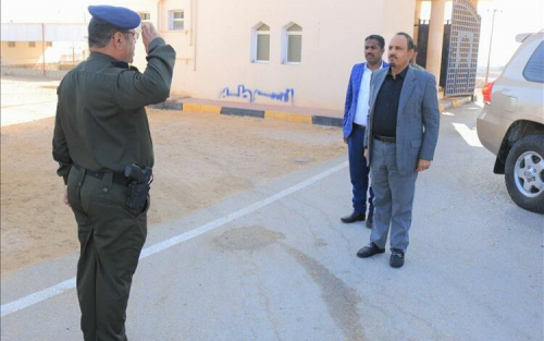 محافظ حضرموت يدشن امتحانات الفصل الدراسي الأول لطلاب كلية الشرطة