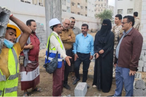 مدير عام المنصورة يتفقد مشروع تركيب منظومة الطاقة الشمسية بجمع خديجة التعليمي "للبنات