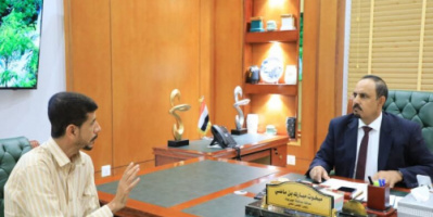 محافظ حضرموت يستعرض برنامج الأرشفة الإلكترونية لنشاط وأعمال مكتب الشؤون القانونية