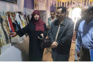 مدير عام المنصورة يشيد بالمستوى الإبداعي والجودة العالية للمنتجات بمعرض مشاغل الخياطة