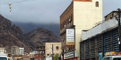 زخات مطر تتساقط على عدة مناطق في عدن