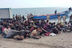 ضبط قارب يحمل 138 مهاجرا غير شرعي بسواحل لحج