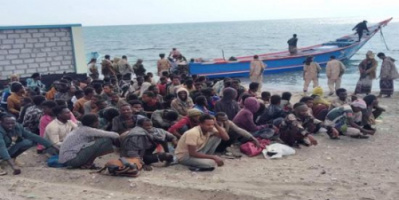 ضبط قارب يحمل 138 مهاجرا غير شرعي بسواحل لحج