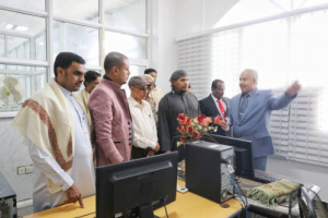 الثقلي ورئيس مجلس إدارة البنك الأهلي يفتتحان إدخال 5 أنظمة حديثة في فرع البنك في سقطرى
