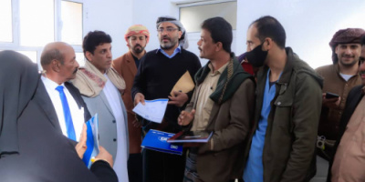 فريق التواصل بالمجلس الانتقالي يتفقد مستشفى الدفيعة ومركز غسيل الكلى بمديرية بيحان