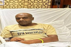 النقيب باحشون يطمئن على صحة الكاتب الصحفي البارز "هاني مسهور"
