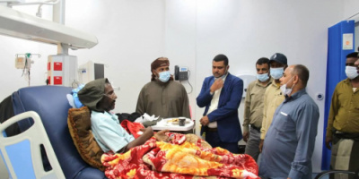 المحافظ الثقلي يطلع على الاوضاع الصحية للمرضى في مستشفى الشيخ خليفة بحديبوه