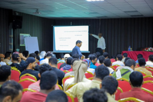 منسقية انتقالي كلية الهندسة بجامعة حضرموت تختتم برنامج أسس هندسية
