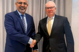 الرئيس الزُبيدي يناقش مع المبعوث الأمريكي مستجدات الأوضاع في بلادنا